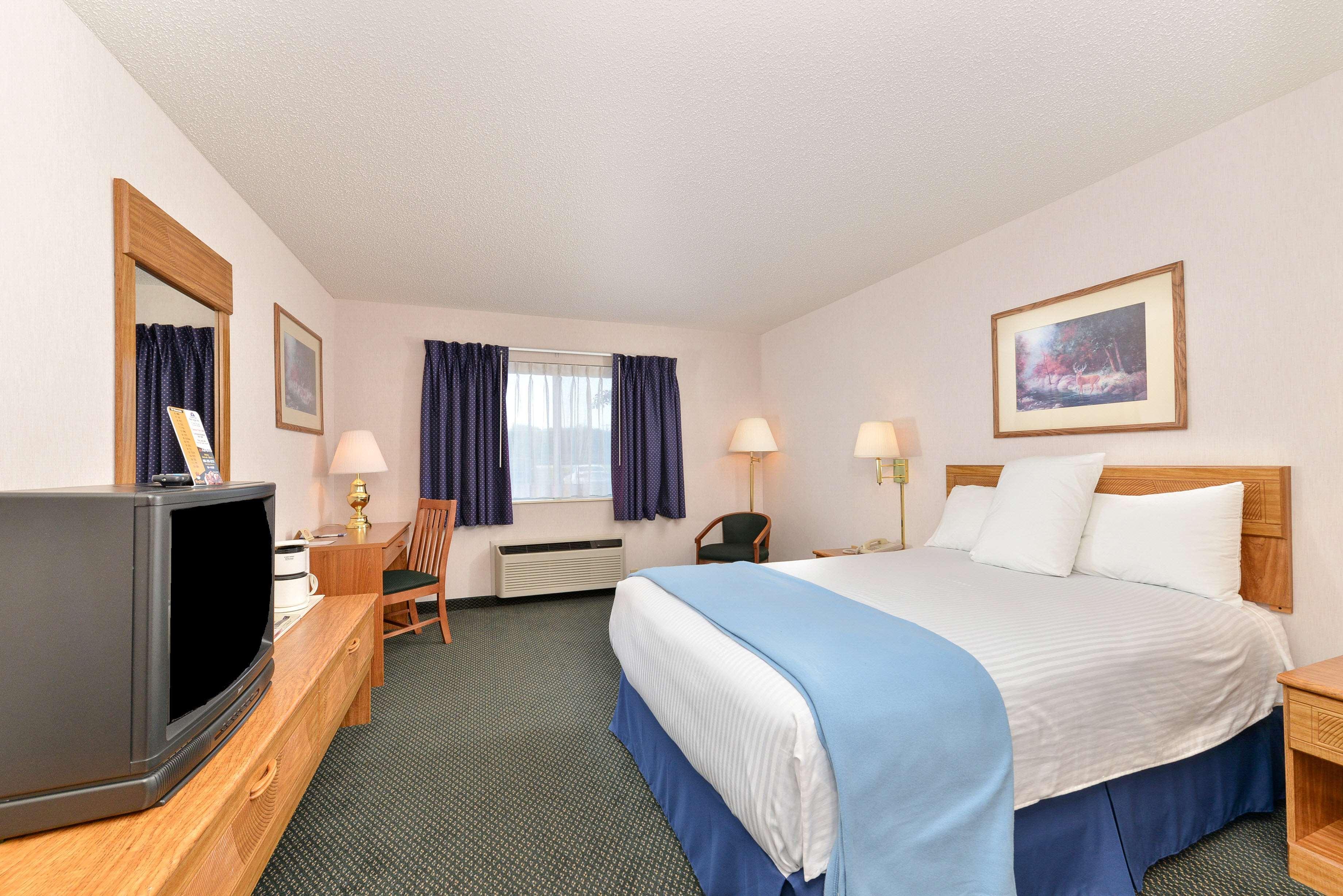 Americas Best Value Inn & Suites - Tahquamenon Country Newberry Zewnętrze zdjęcie