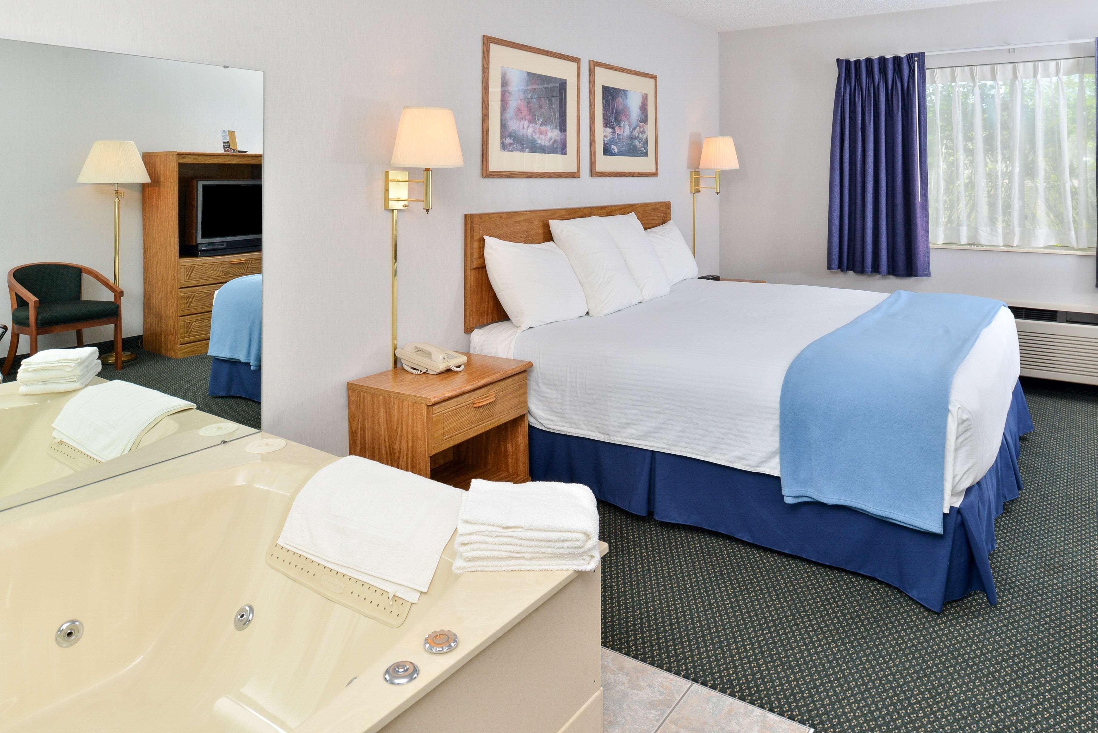 Americas Best Value Inn & Suites - Tahquamenon Country Newberry Zewnętrze zdjęcie