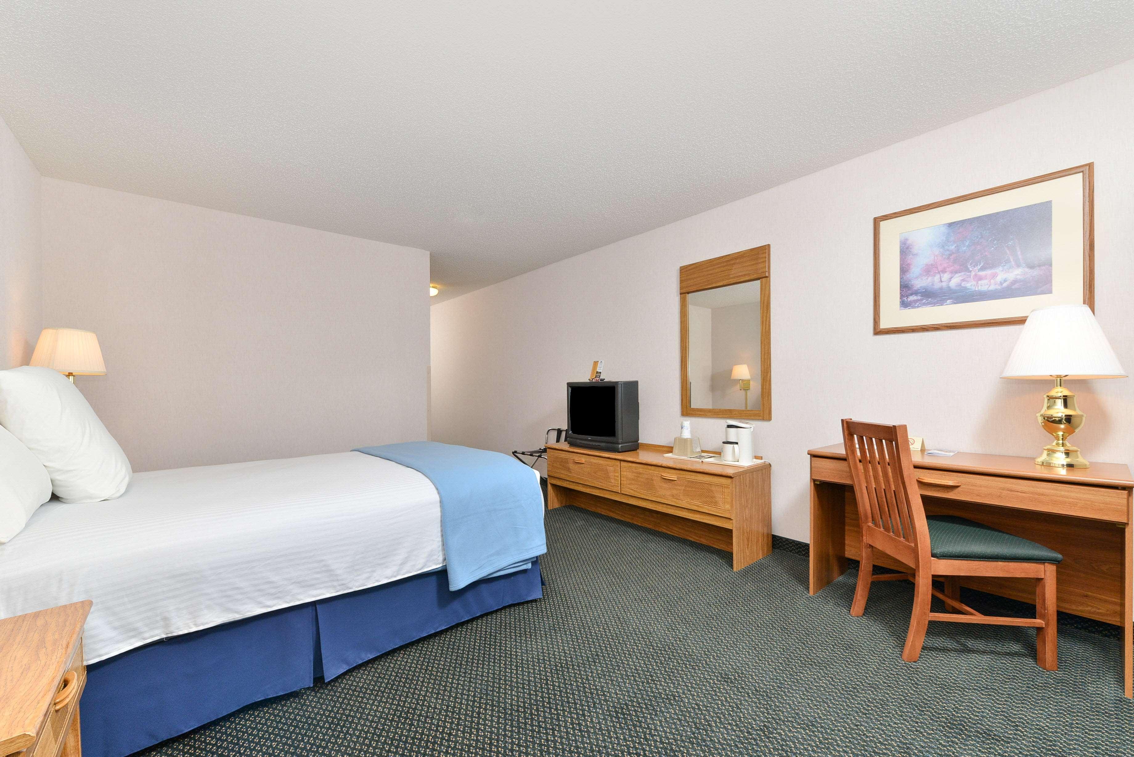 Americas Best Value Inn & Suites - Tahquamenon Country Newberry Zewnętrze zdjęcie