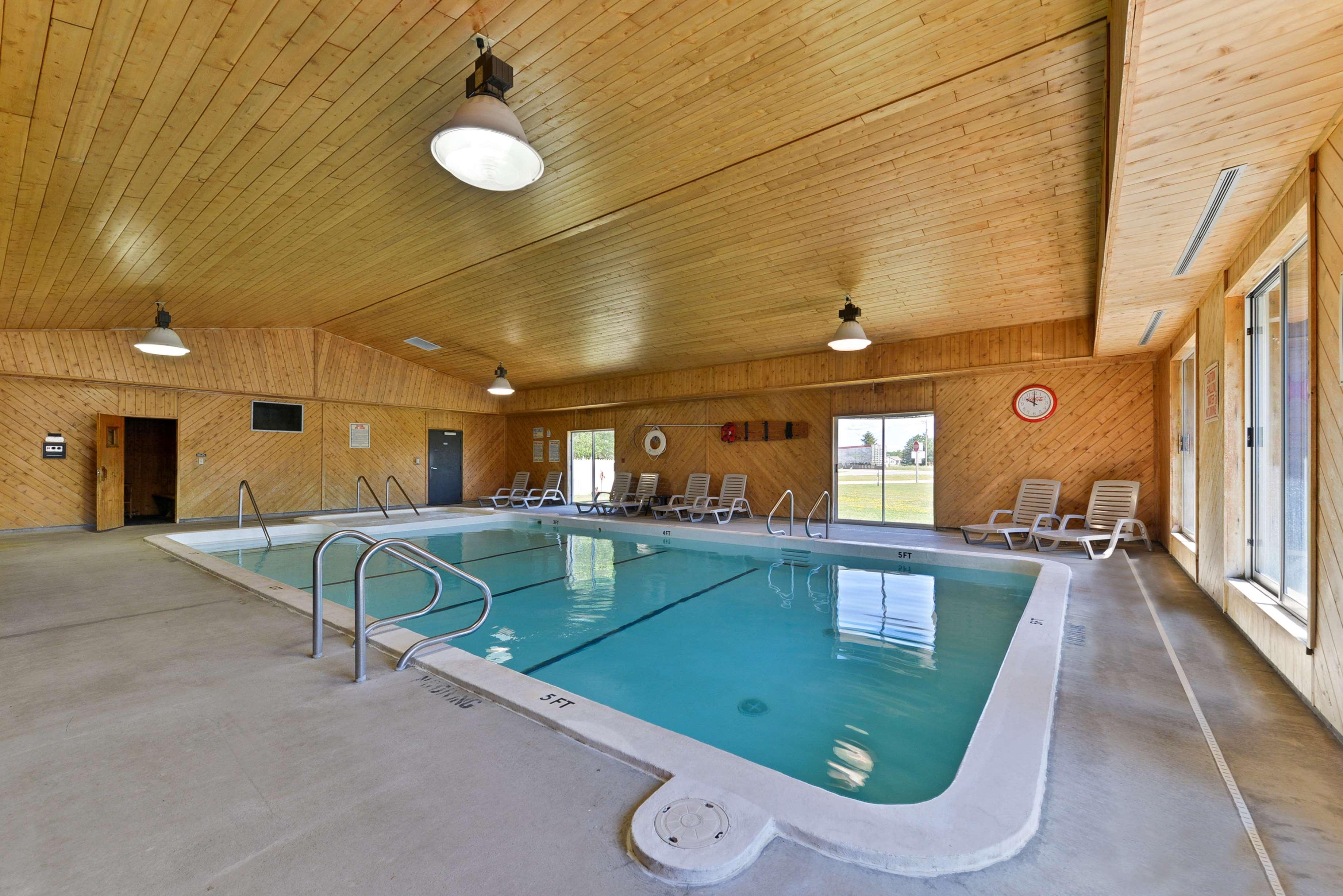 Americas Best Value Inn & Suites - Tahquamenon Country Newberry Zewnętrze zdjęcie