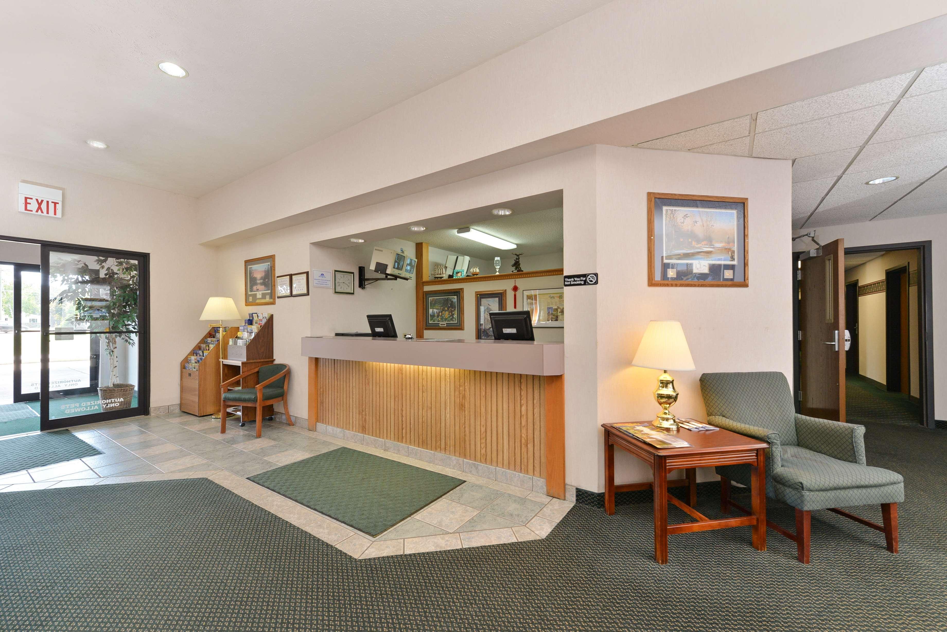 Americas Best Value Inn & Suites - Tahquamenon Country Newberry Zewnętrze zdjęcie