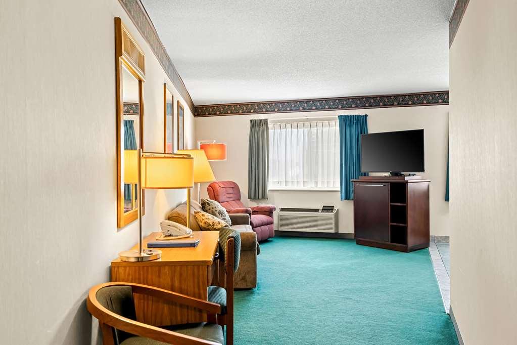 Americas Best Value Inn & Suites - Tahquamenon Country Newberry Pokój zdjęcie