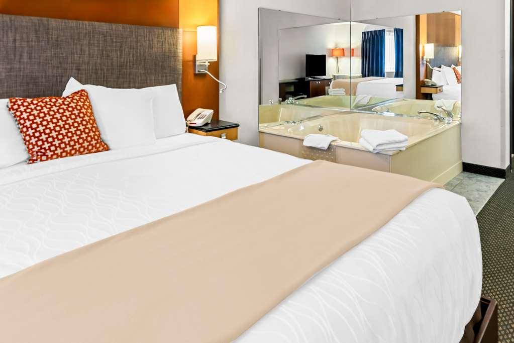 Americas Best Value Inn & Suites - Tahquamenon Country Newberry Pokój zdjęcie