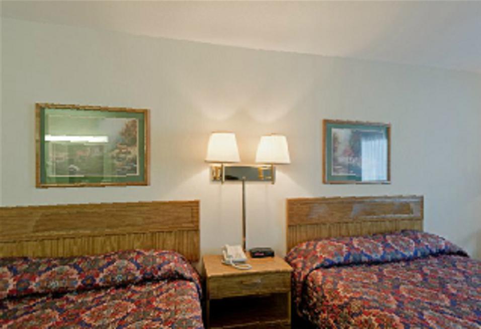 Americas Best Value Inn & Suites - Tahquamenon Country Newberry Pokój zdjęcie
