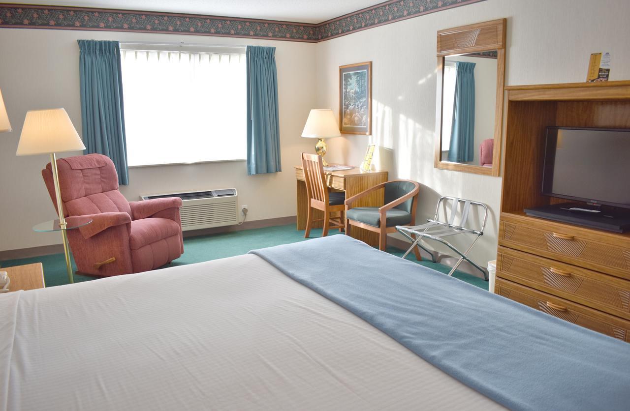 Americas Best Value Inn & Suites - Tahquamenon Country Newberry Zewnętrze zdjęcie