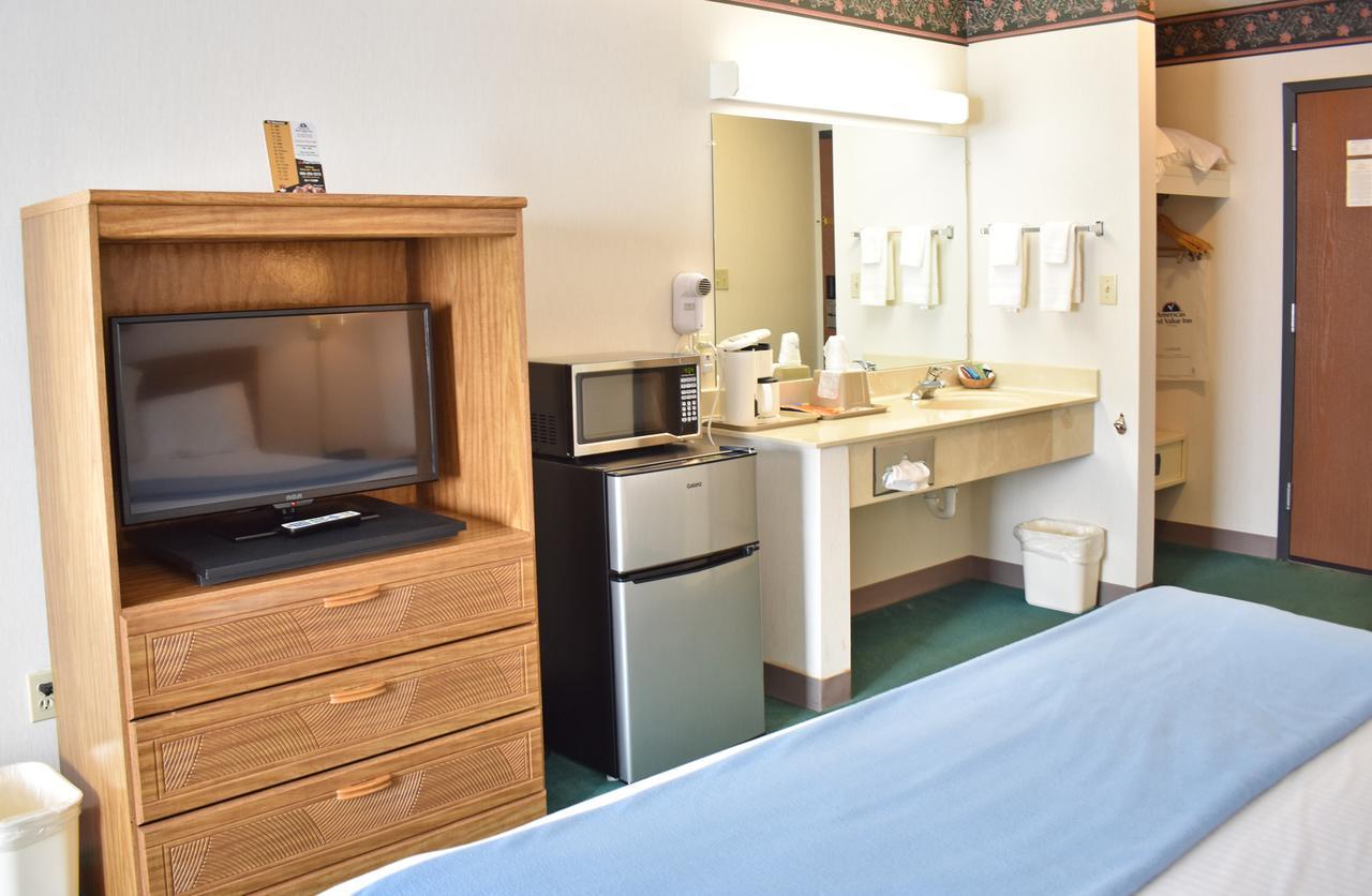 Americas Best Value Inn & Suites - Tahquamenon Country Newberry Zewnętrze zdjęcie