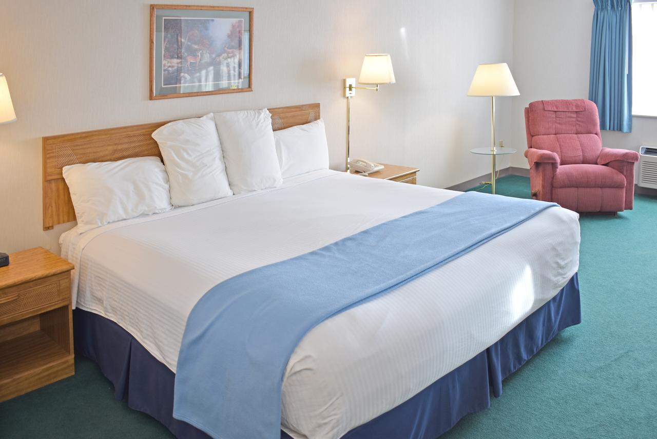 Americas Best Value Inn & Suites - Tahquamenon Country Newberry Zewnętrze zdjęcie