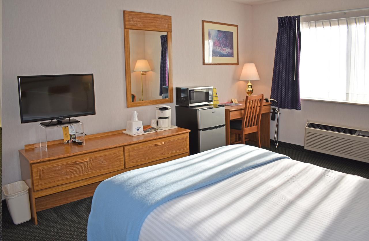 Americas Best Value Inn & Suites - Tahquamenon Country Newberry Zewnętrze zdjęcie