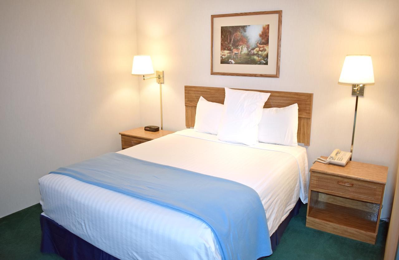 Americas Best Value Inn & Suites - Tahquamenon Country Newberry Zewnętrze zdjęcie
