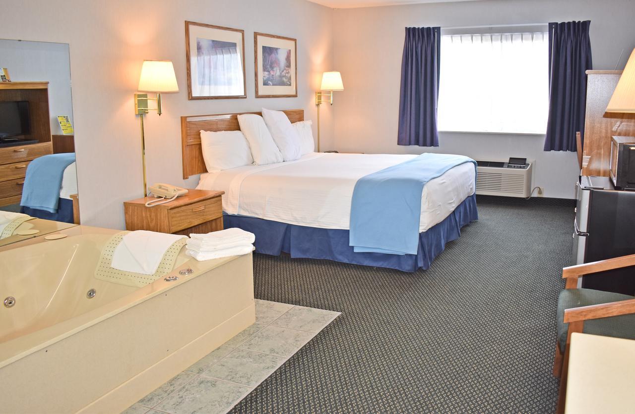 Americas Best Value Inn & Suites - Tahquamenon Country Newberry Zewnętrze zdjęcie