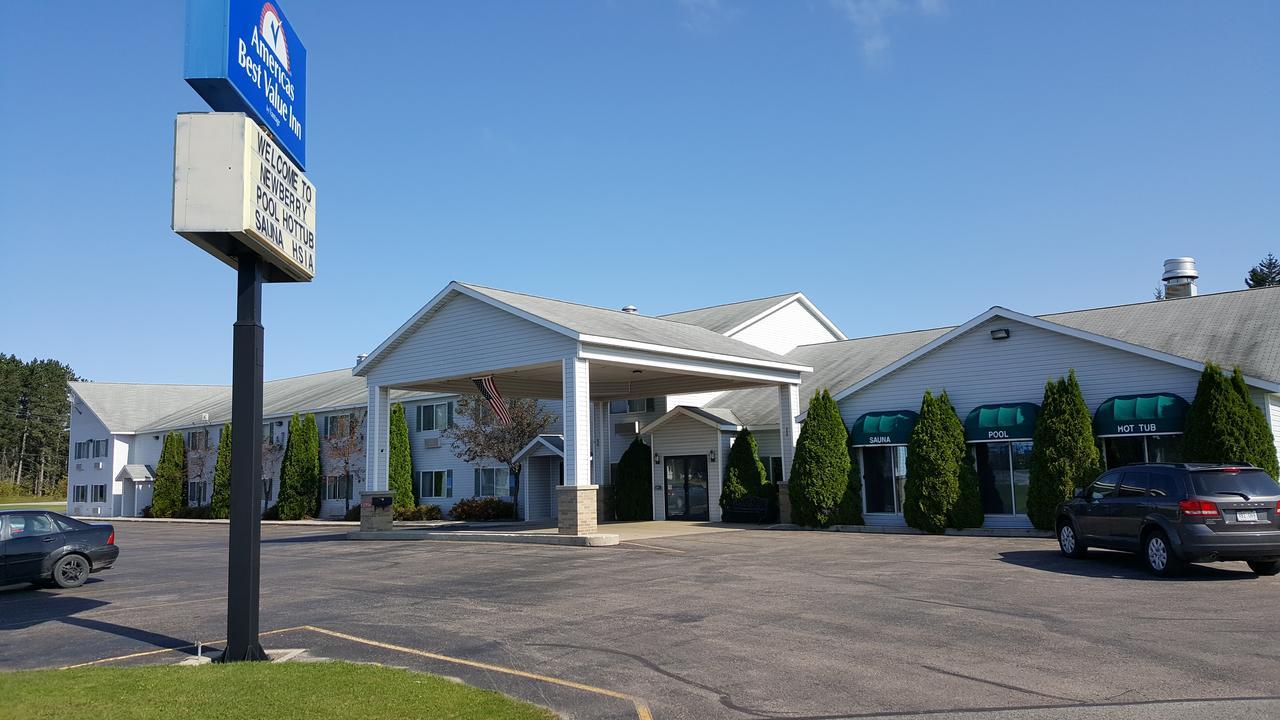 Americas Best Value Inn & Suites - Tahquamenon Country Newberry Zewnętrze zdjęcie