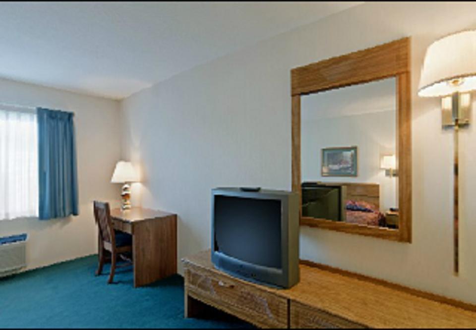 Americas Best Value Inn & Suites - Tahquamenon Country Newberry Zewnętrze zdjęcie